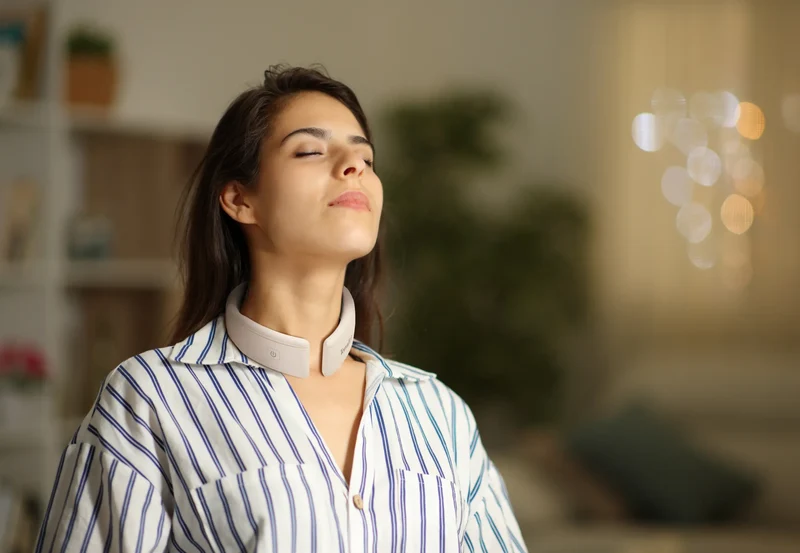 Neck Care+ : Masseur cervical par électrostimulation